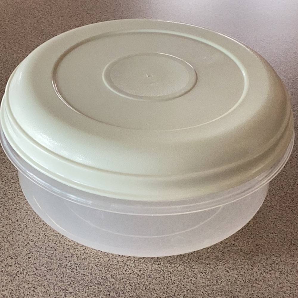 Rubbermaid #3 Servin’ Saver Storage Container 1.4 qt